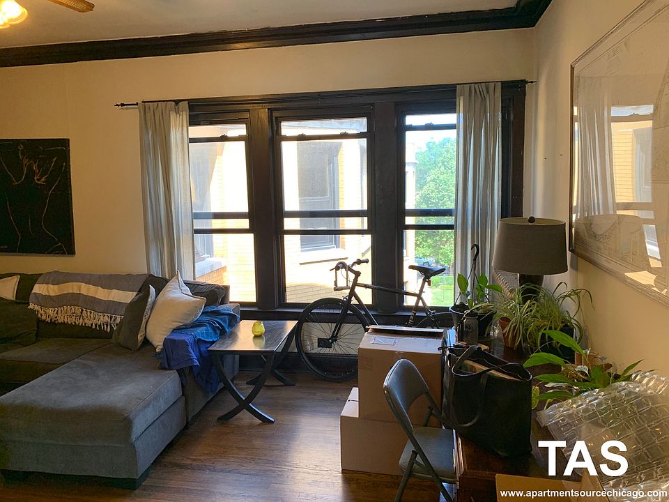 1st image of 2424 N Sawyer Ave #3N