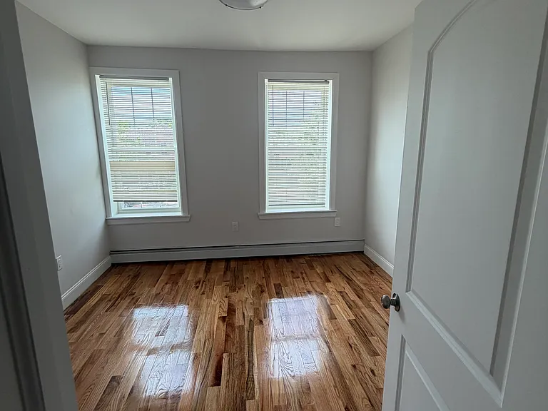 2886 Randall Ave #2 — Photo 7