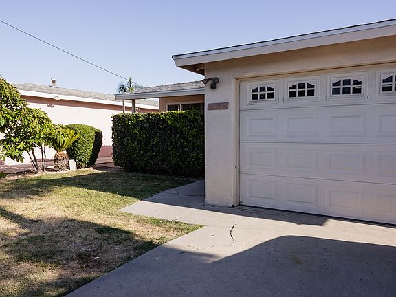 2nd image of 1108 253rd St