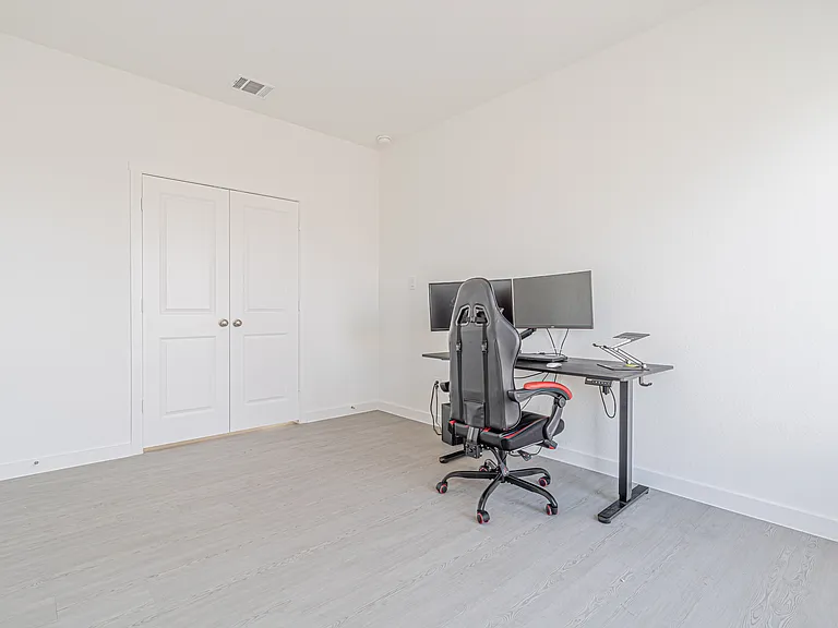 Flex Room / Office (Can Be Used as 4th Bedroom)