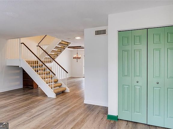 5th image of 7094 Stonington Dr NE