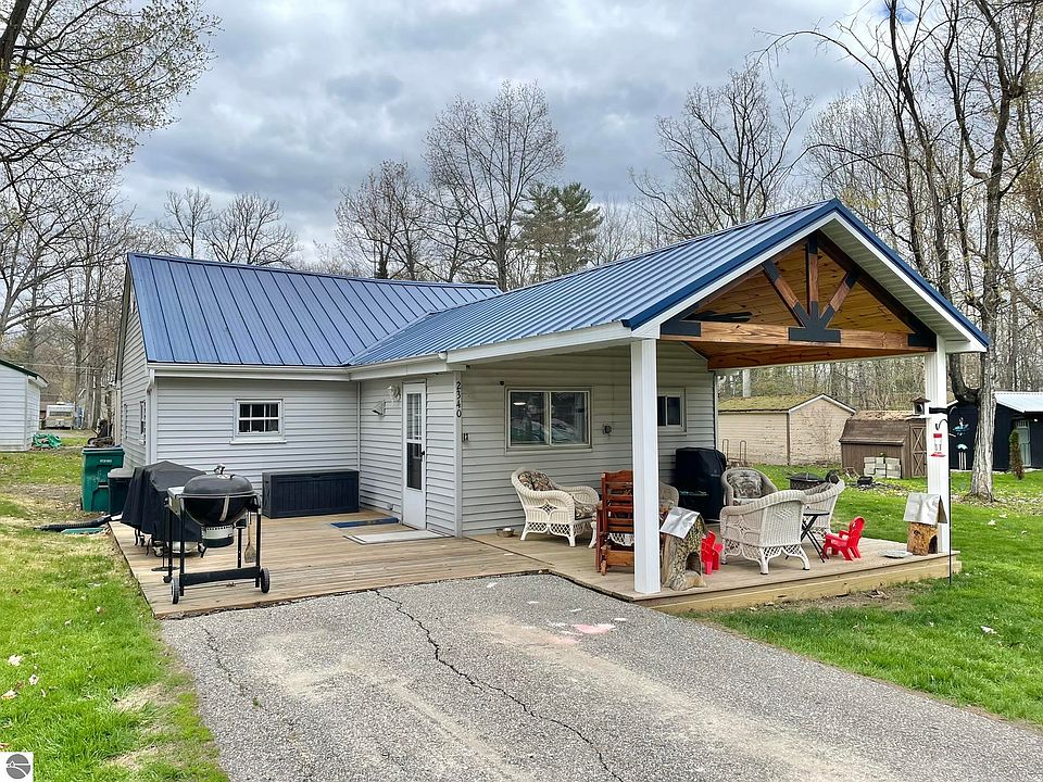 1st image of 2340 Greenwood Rd