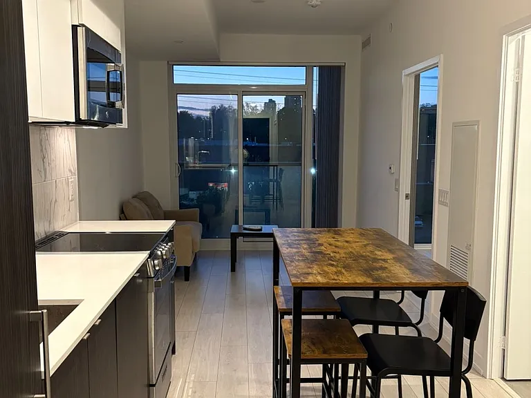 500 Dupont St #411 — Photo 2