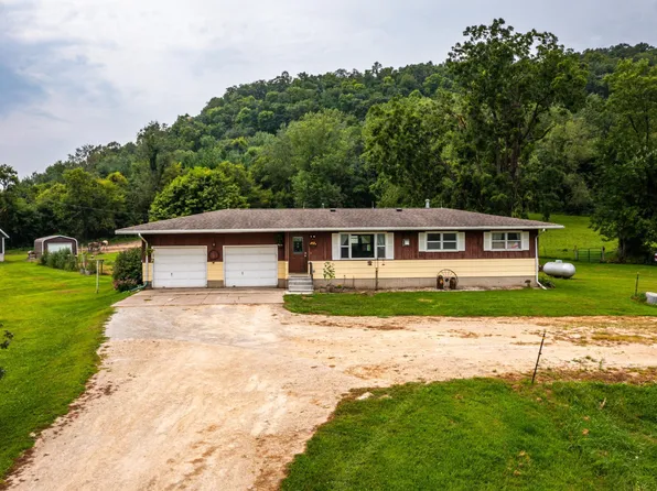 11512 County Road 4, Houston, MN 55943