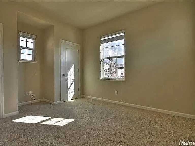 9035 Crescenda Ln — Photo 6
