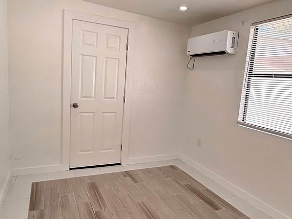 3rd image of 7805 N Jamaica St