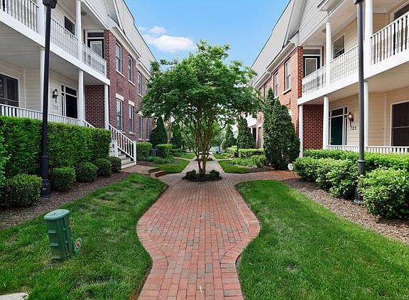 2nd image of 729 W Laurel St #729