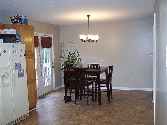 5th image of 2214 Lauderdale Dr