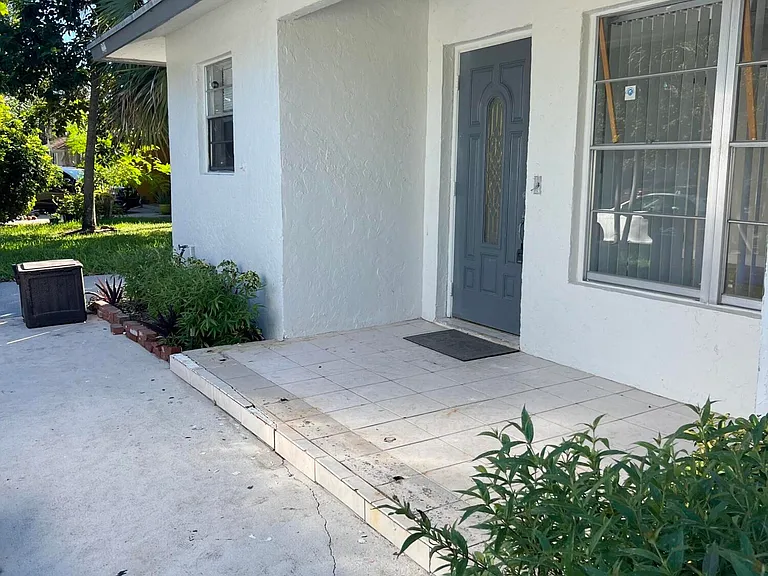 2222 NE 3rd Ave — Photo 5