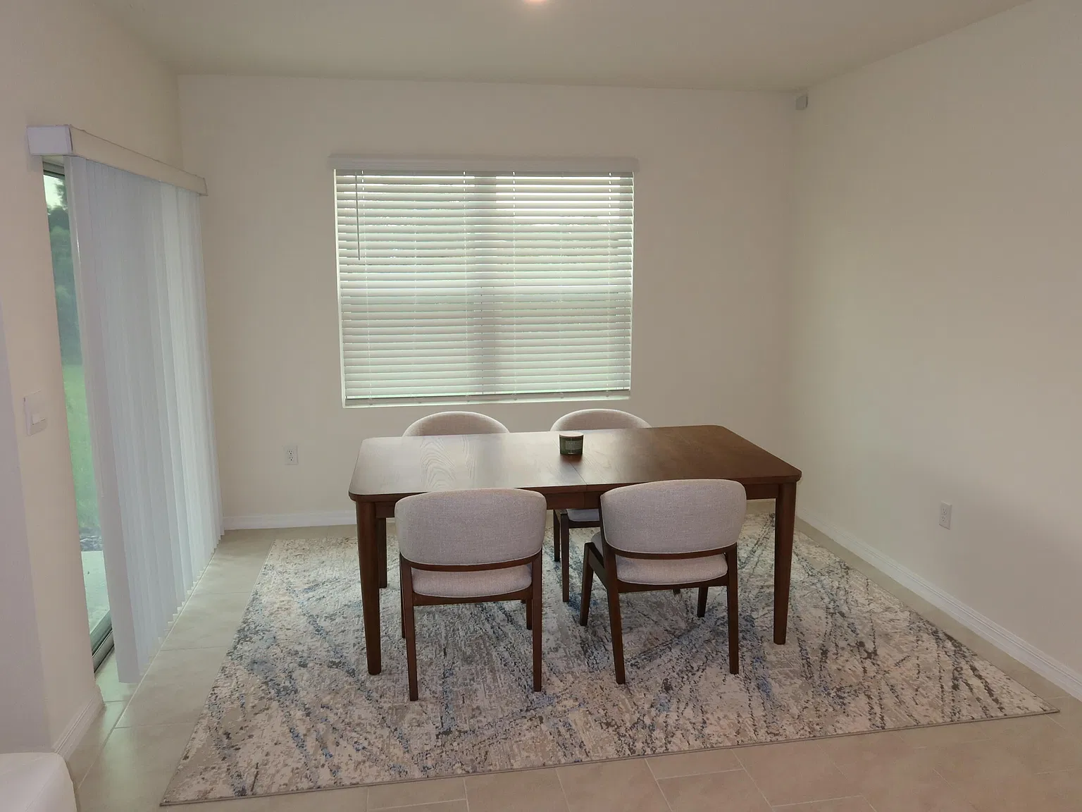 3 bed, 2.0 bath, 1672 sqft, $3,000 — Photo 4