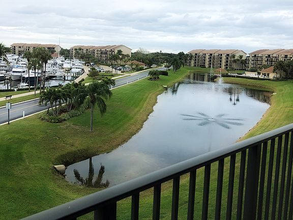 5th image of 901 Seafarer Cir APT 404