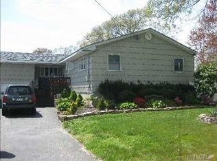 36 Dogwood Rd, West Islip, NY 11795