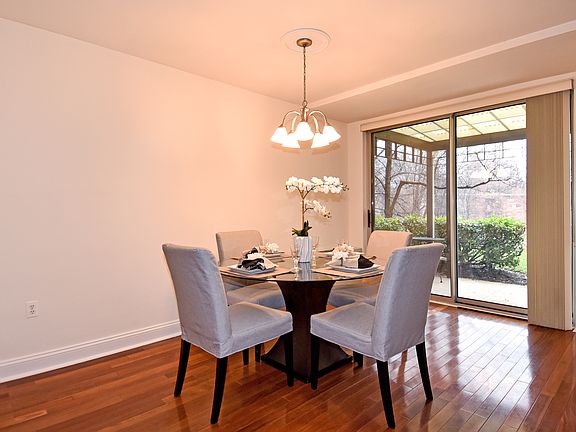 3rd image of 10401 Grosvenor Pl APT 113