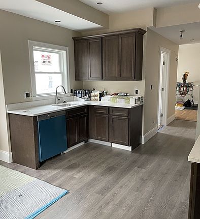 2nd image of 91 Ash St Floor 1