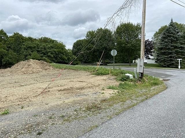 2nd image of 553 Plass Rd