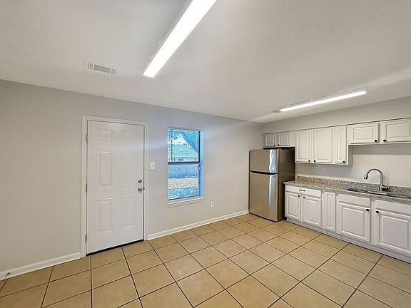 2nd image of 10433 Lafayette Dr