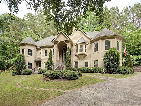 3rd image of 2535 Ashford Dr