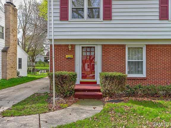 4th image of 300 Spruce St SE