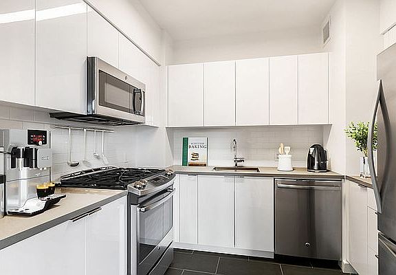 4th image of 45 Hoyt St APT 12H