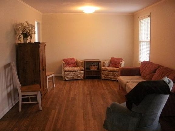 2nd image of 926 Neuhoff Ln