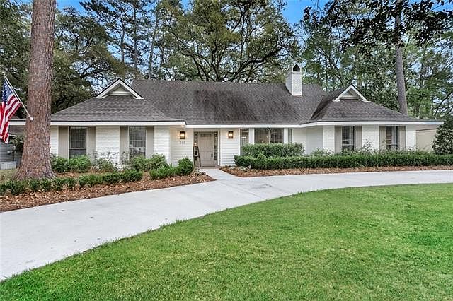 1st image of 243 Oak Dr