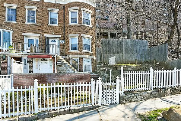 Sold by Exclusive Properties Sotheby's International Realty | media 3