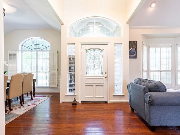 5th image of 910 Kings Ct