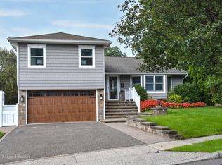 6 White Oak Dr, Port Washington, NY 11050