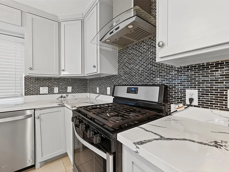 4019 Saint Michaels Ct — Photo 17