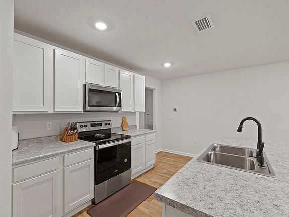 5th image of 10601 Queens Gate Cir