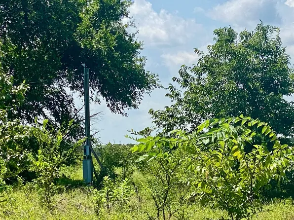 921 County Road 2285, Telephone, TX 75488