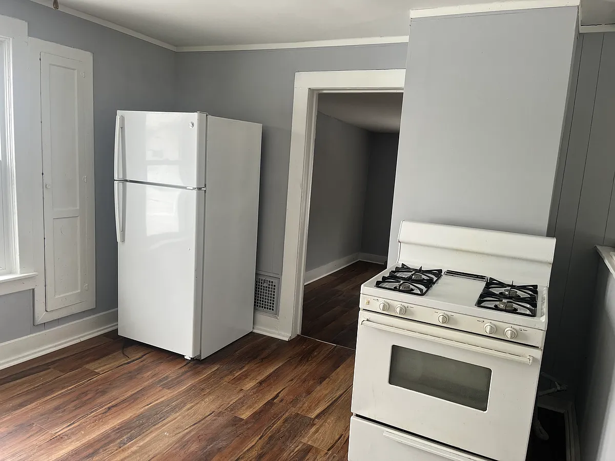 Building Photo - 325 Tilden Ave #2