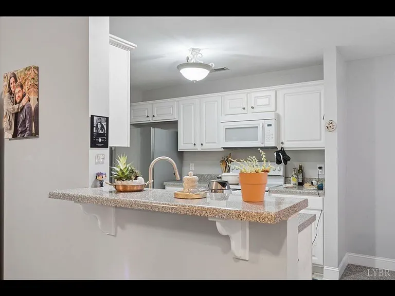 623 Wyndhurst Dr #210 — Photo 8