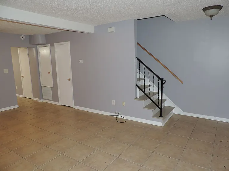 8807 Hunter Ridge Dr — Photo 18