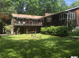 21 Rambling Rd, Northport, NY 11768