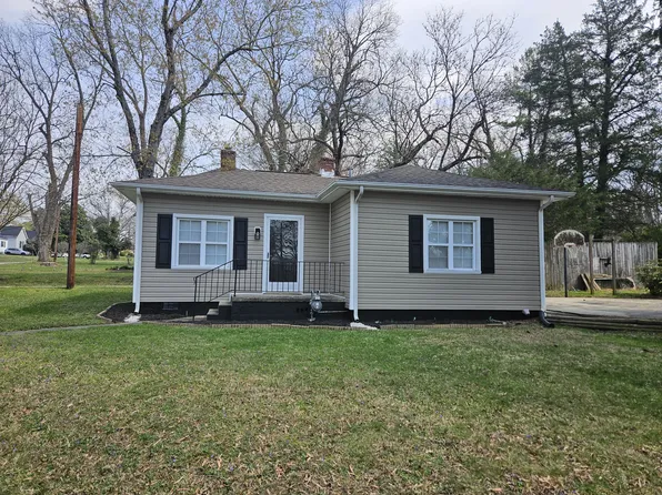 205 Whittle St, Chatham, VA 24531