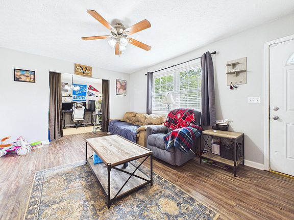 3rd image of 7240 Elmbrook Ln