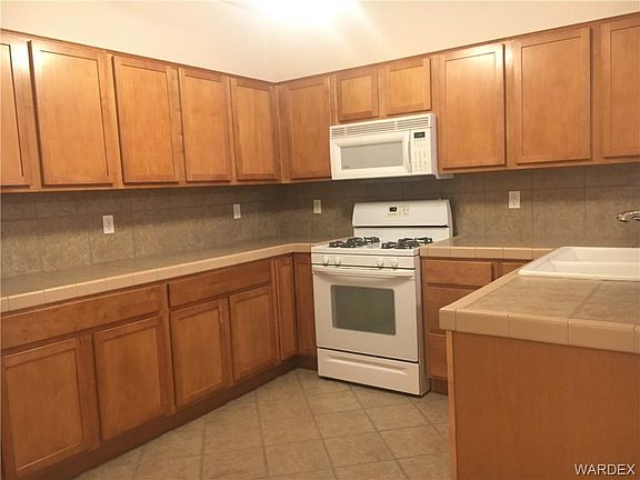 5th image of 1585 Country Club Way