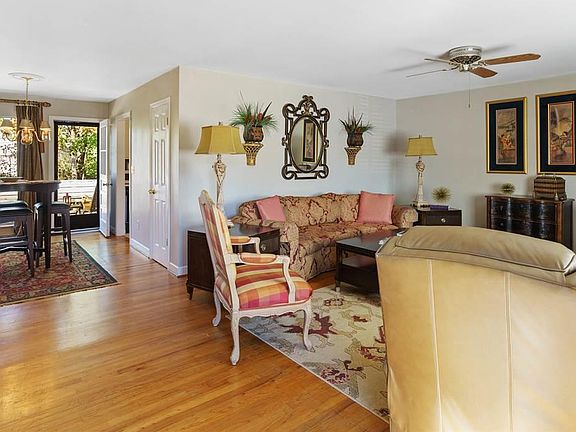 4th image of 16 Capewood Ct
