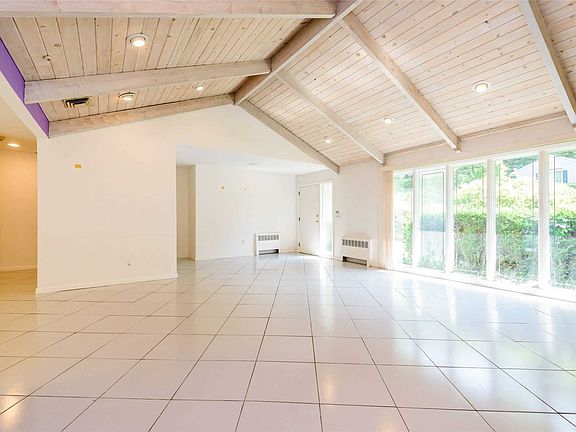 3rd image of 100 Mimosa Dr