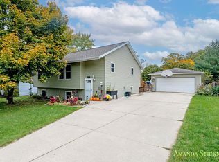 148 Lincoln Ct, Rockford, MI 49341