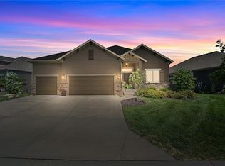 22208 W 121st St, Olathe, KS 66061