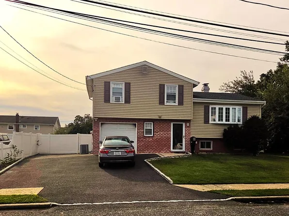 8 Speed Street, Brentwood, NY 11717