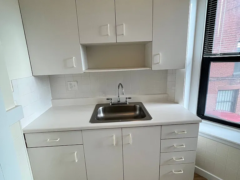 504 Beacon St #6 — Photo 4