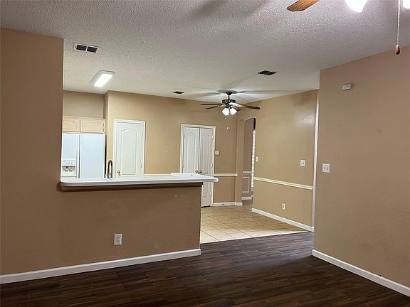 4th image of 2101 Montclair Ln