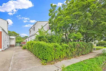 50-12 Utopia Parkway