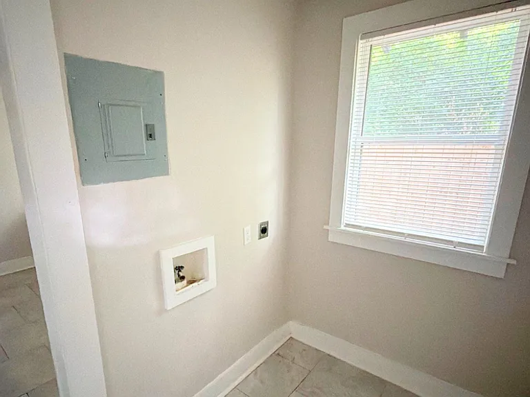 1450 Oaklawn St — Photo 14