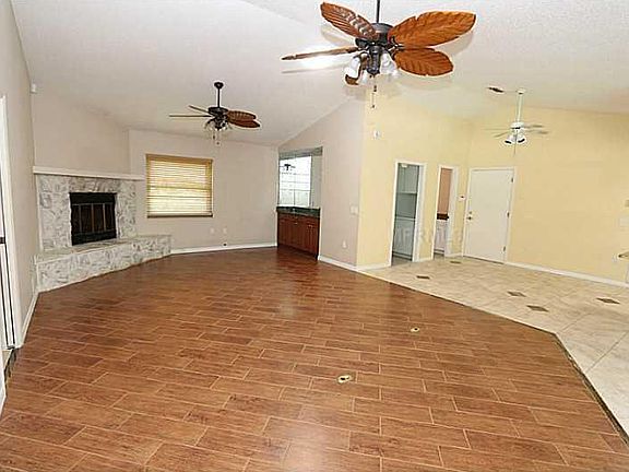 4th image of 606 Pineneedle Ln
