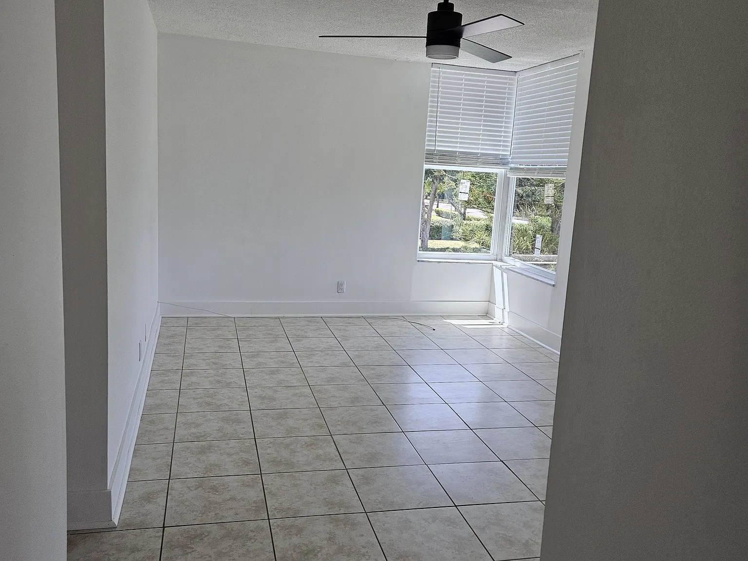2 bed, 1192 sqft, $1,800 — Photo 2