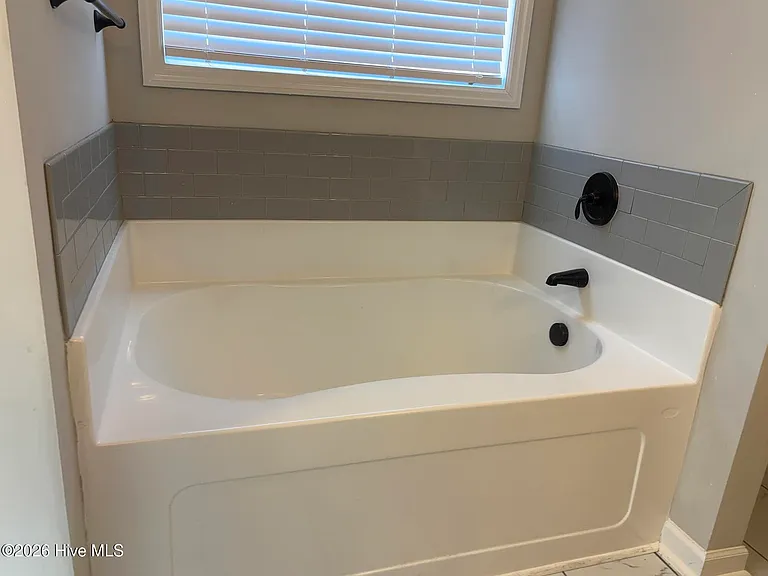 1210 Belgrove Dr — Photo 17